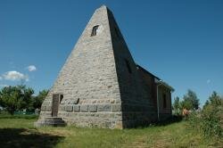 піраміда в селі Комендантівка